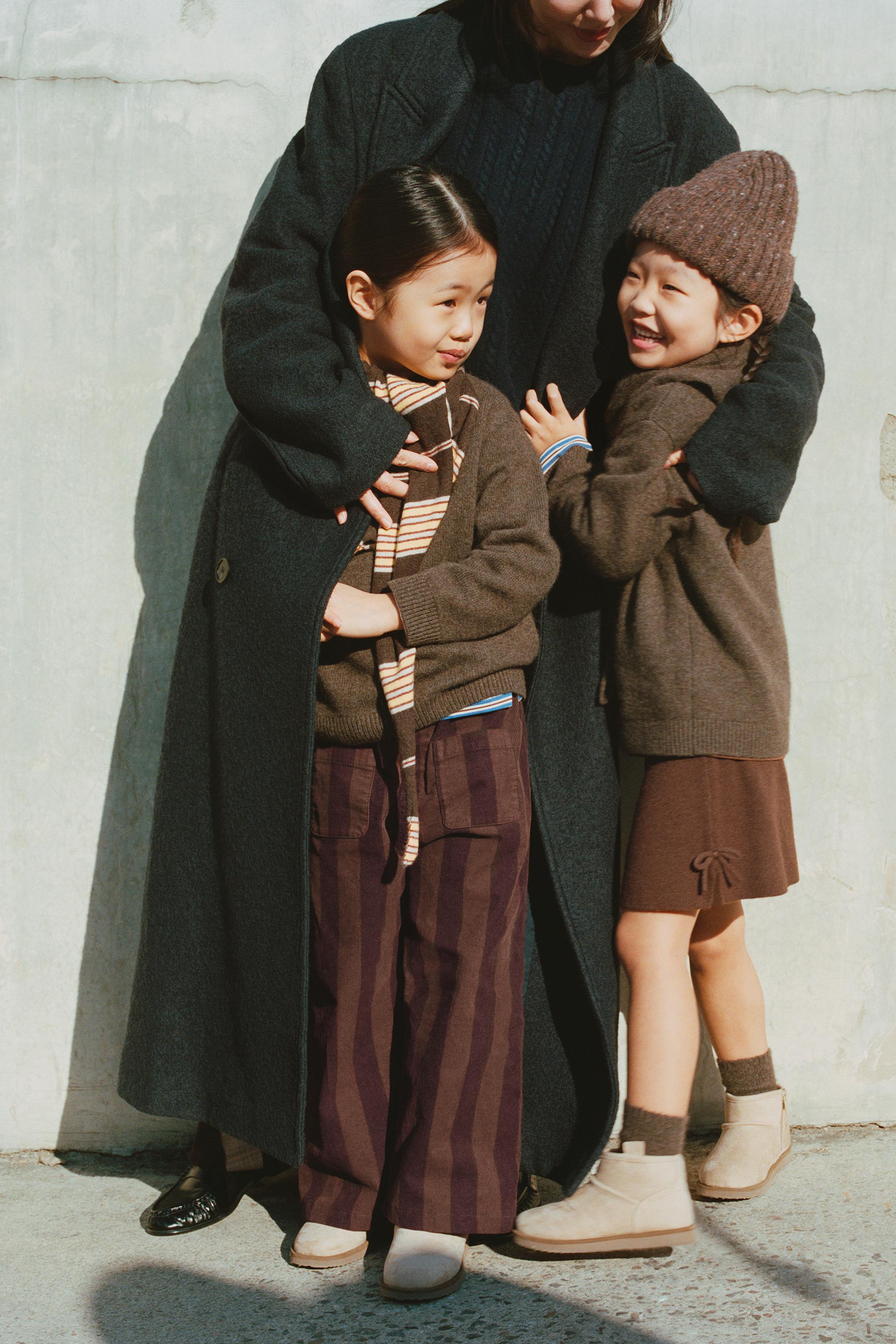 JUPE EN MAILLE AVEC LAINE ET LACETS